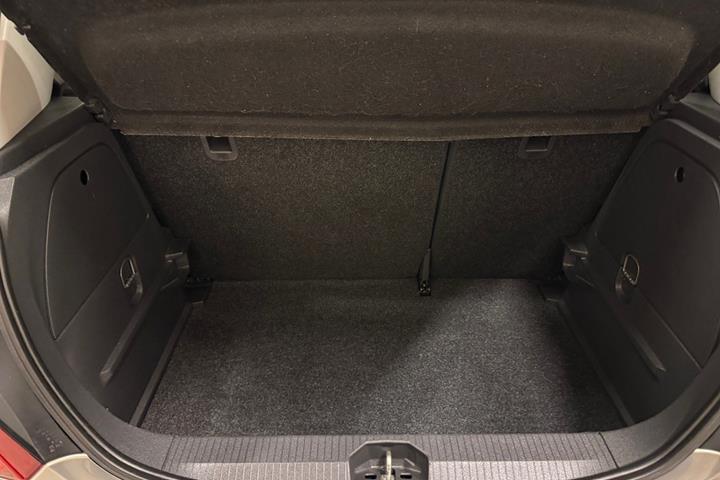 Grå Opel Corsa fra 2012