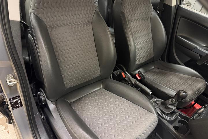Grå Opel Corsa fra 2012