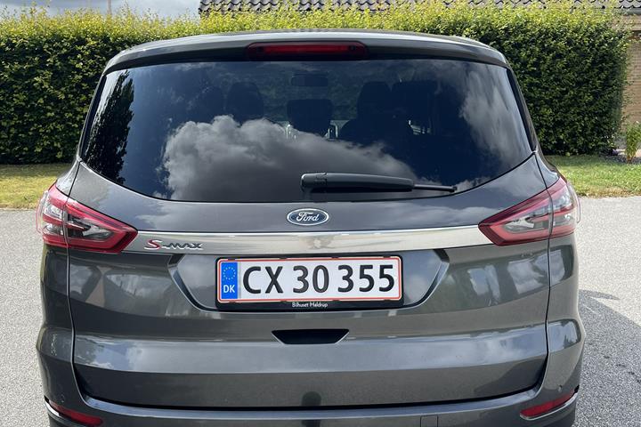 Grå Ford S-MAX fra 2017