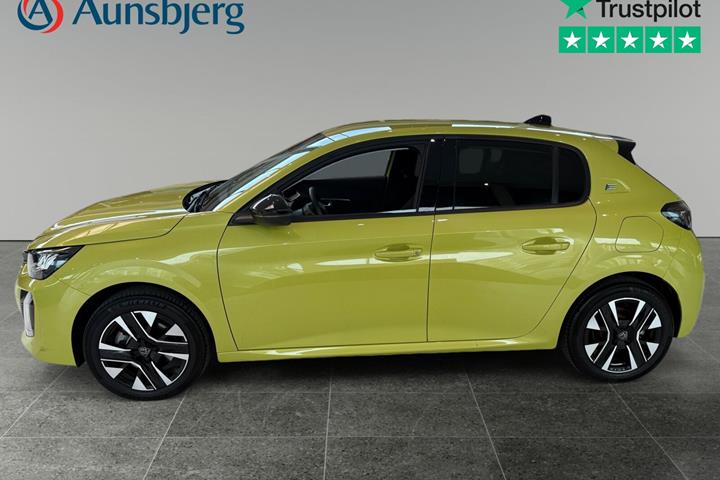 Gul Peugeot e-208 fra 2024