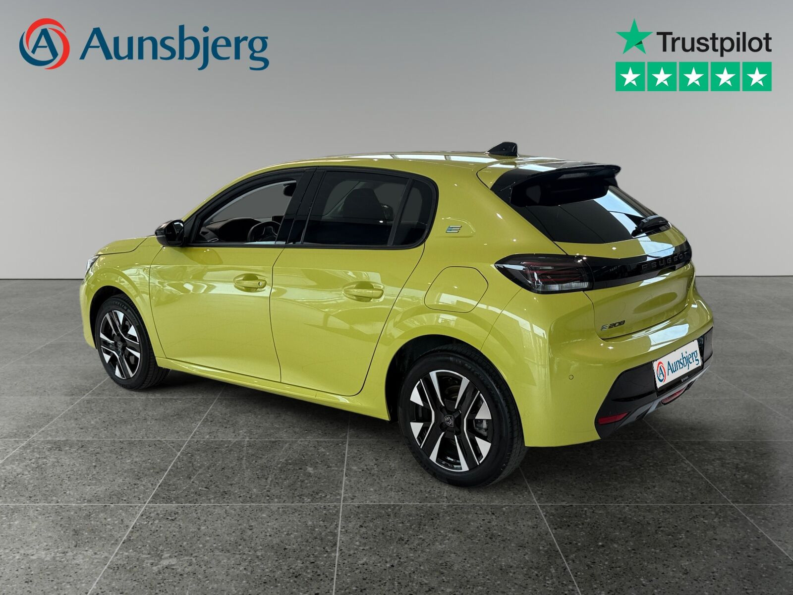 Gul Peugeot e-208 fra 2024