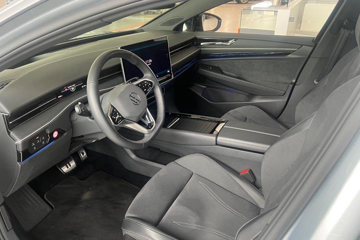 Sølv VW ID.7 fra 2025
