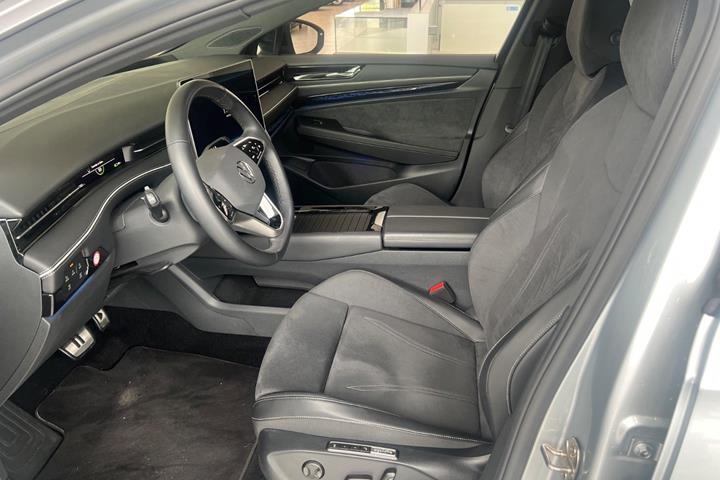 Sølv VW ID.7 fra 2025