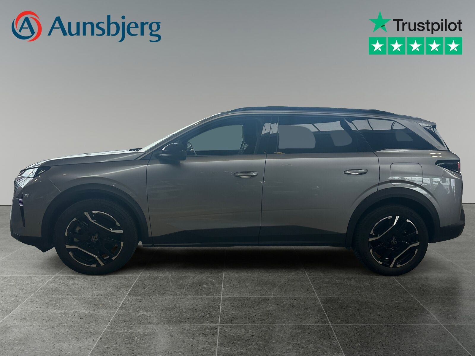 Grå Peugeot e-5008 fra 2025