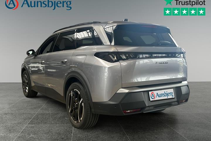 Grå Peugeot e-5008 fra 2025
