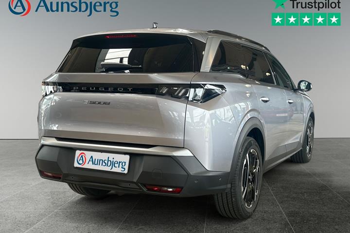 Grå Peugeot e-5008 fra 2025