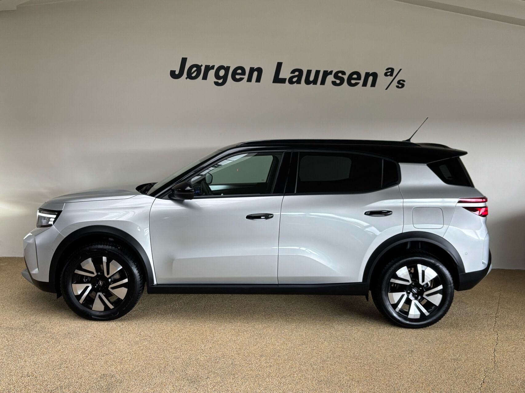 Sølv Opel Frontera fra 2025
