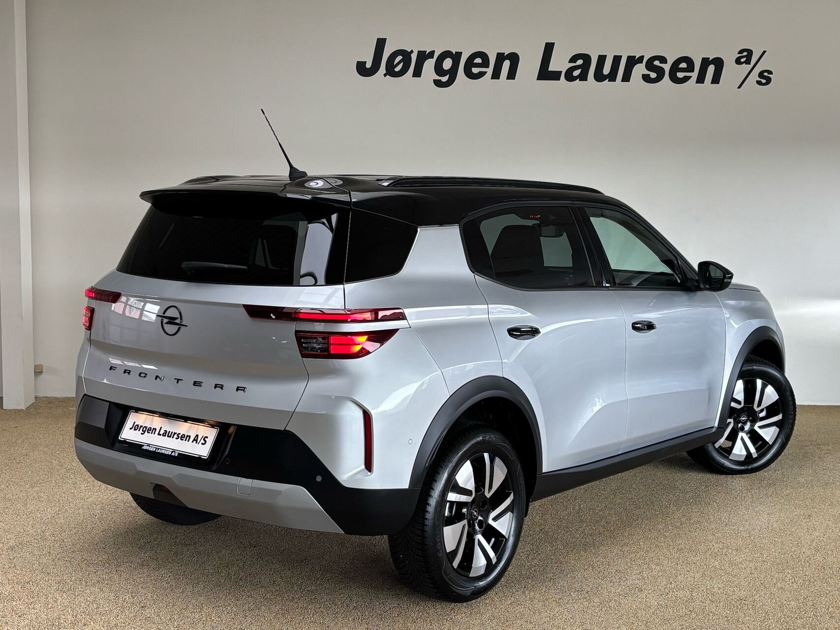 Sølv Opel Frontera fra 2025