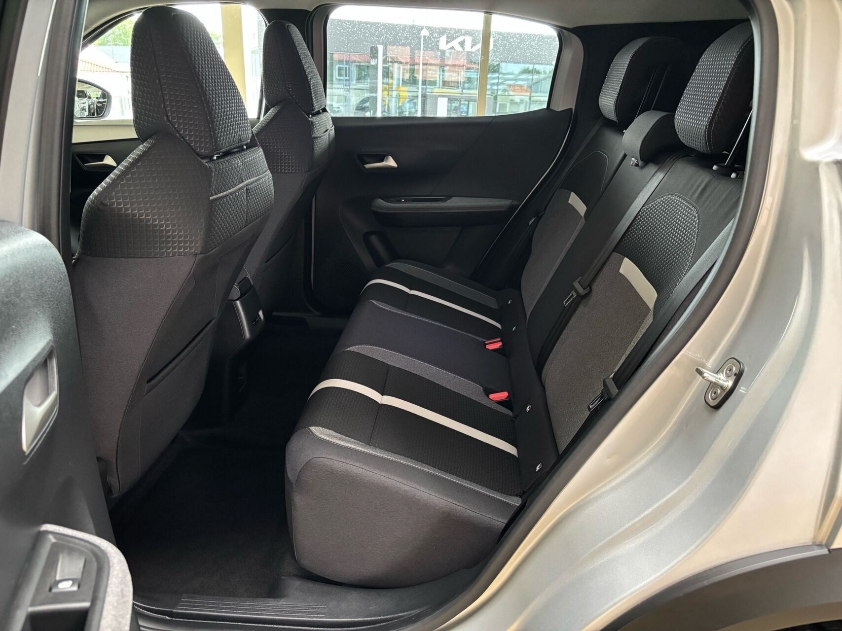 Sølv Opel Frontera fra 2025