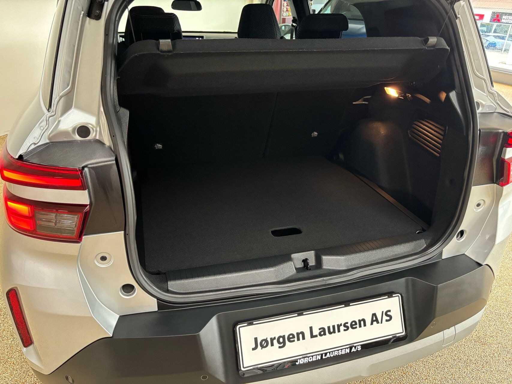 Sølv Opel Frontera fra 2025
