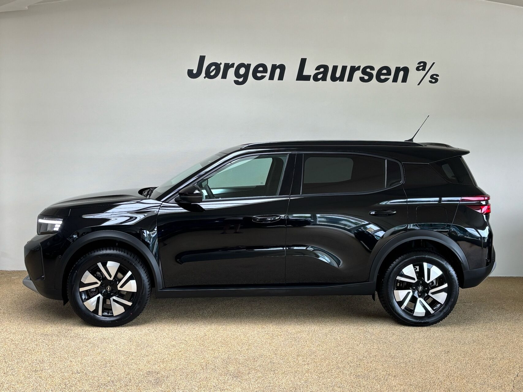 Sort Opel Frontera fra 2025