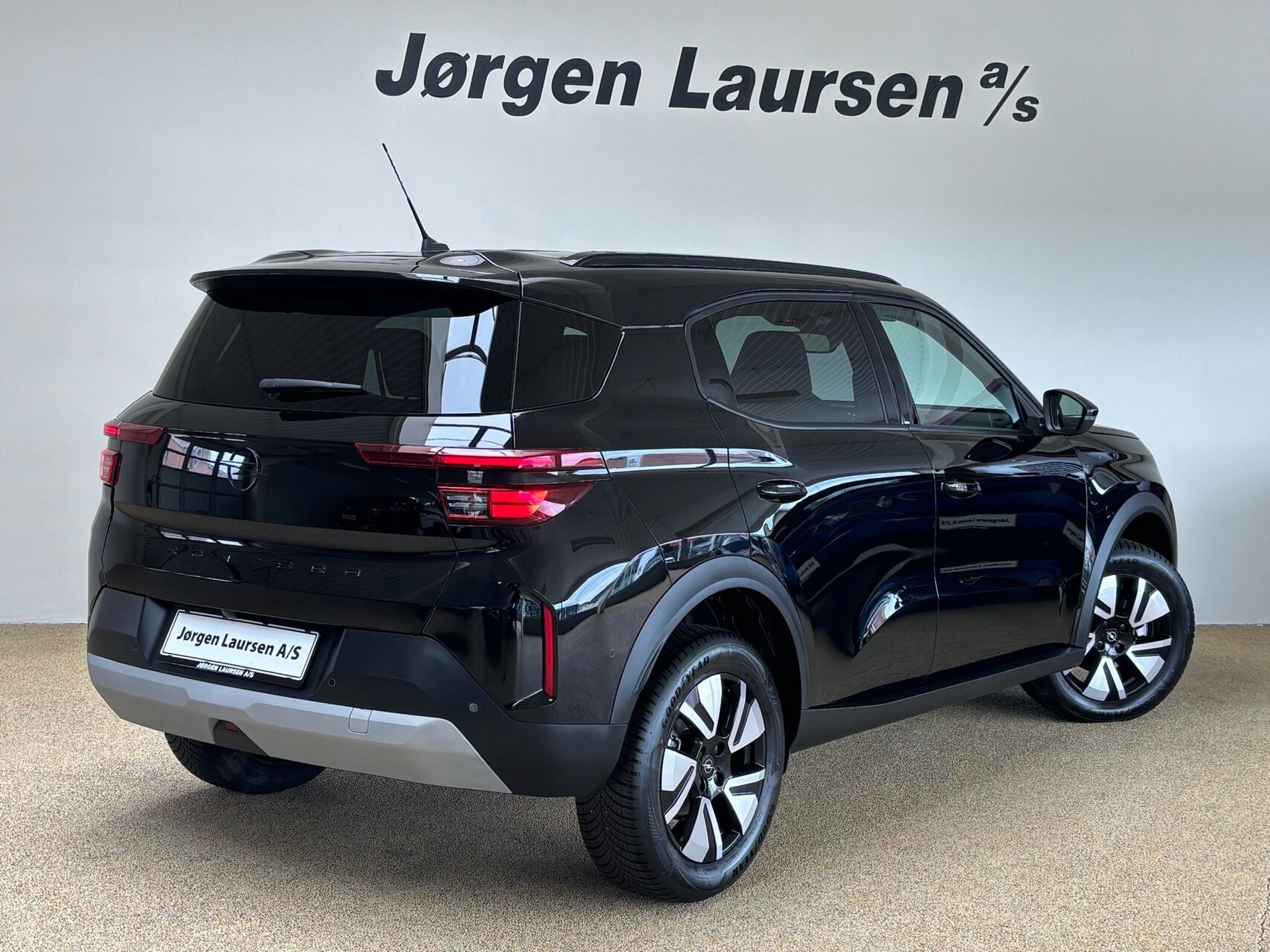 Sort Opel Frontera fra 2025