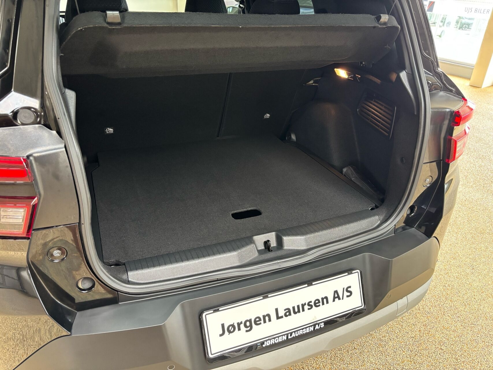 Sort Opel Frontera fra 2025