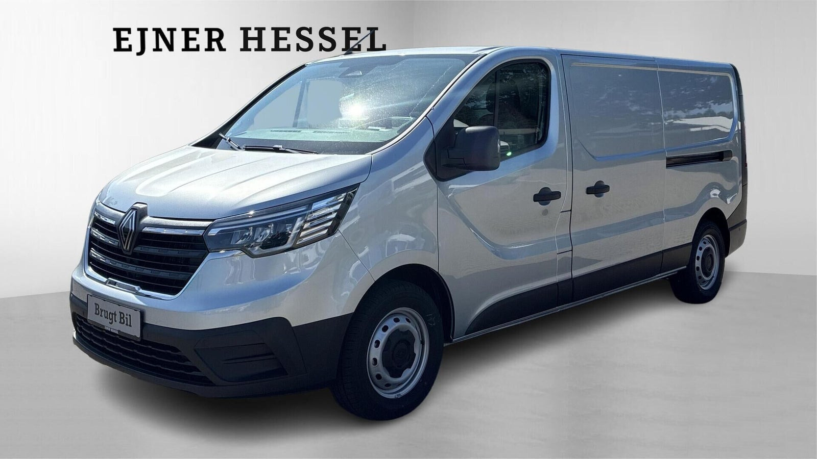 Grå Renault Trafic fra 2025