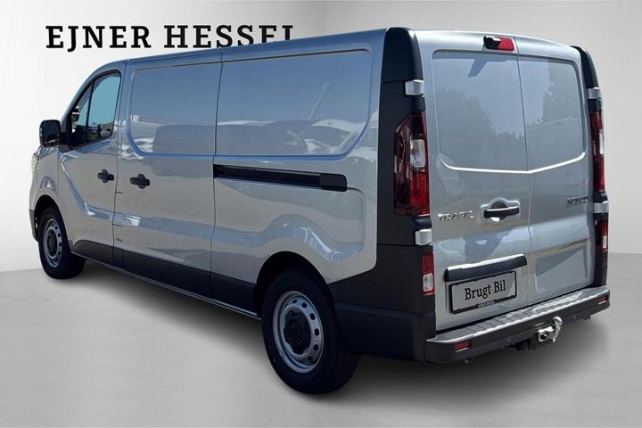 Grå Renault Trafic fra 2025