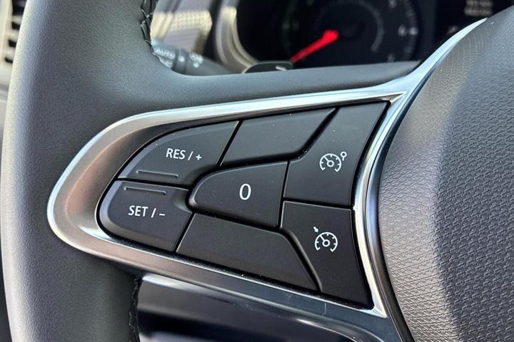 Grå Renault Trafic fra 2025