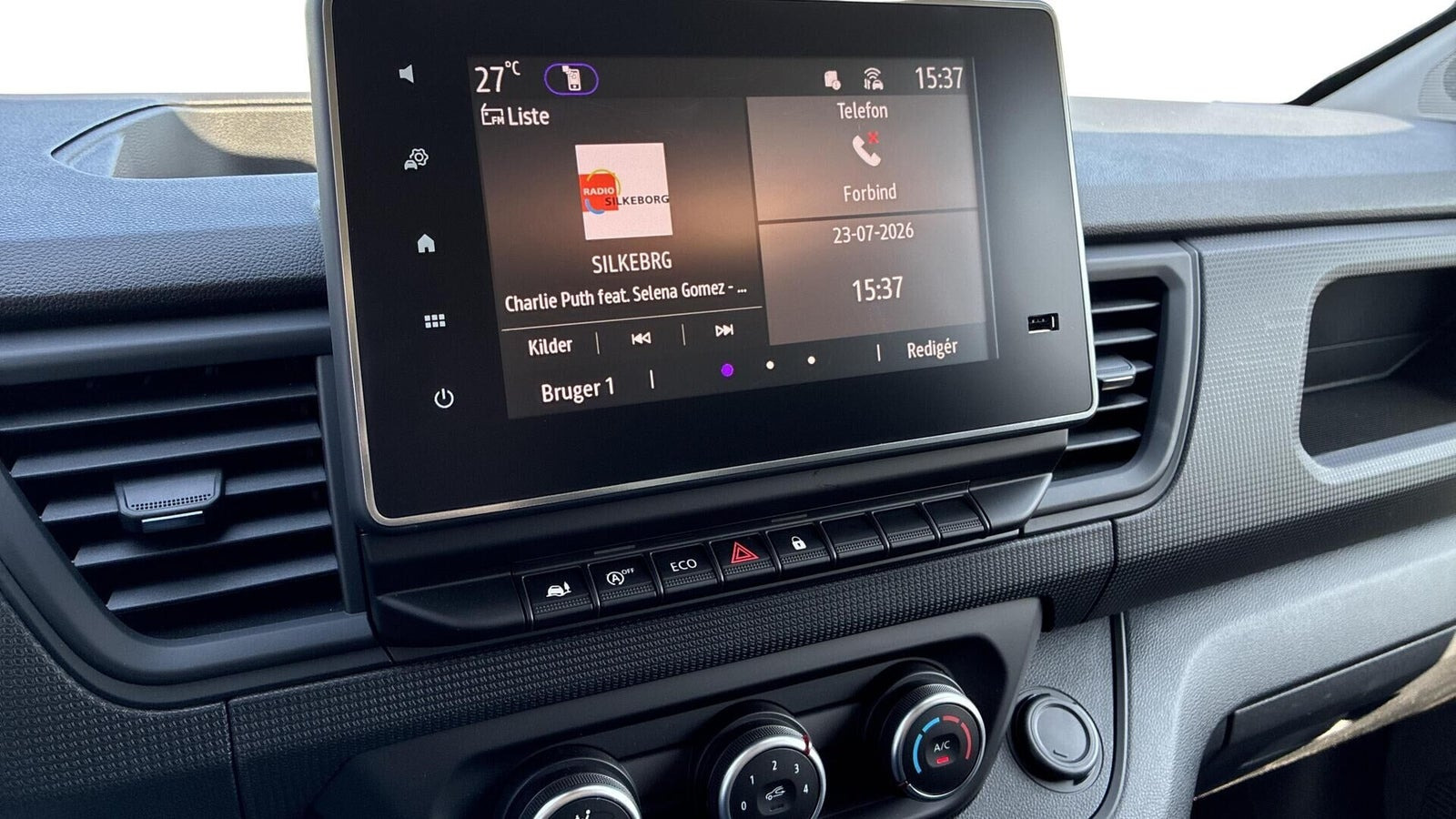 Grå Renault Trafic fra 2025