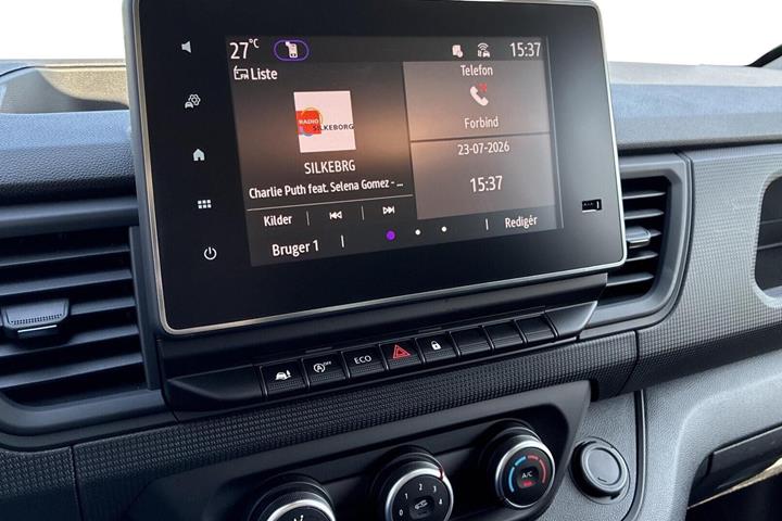 Grå Renault Trafic fra 2025