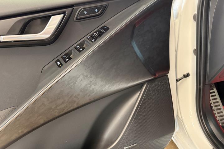 Hvid Kia Niro fra 2024