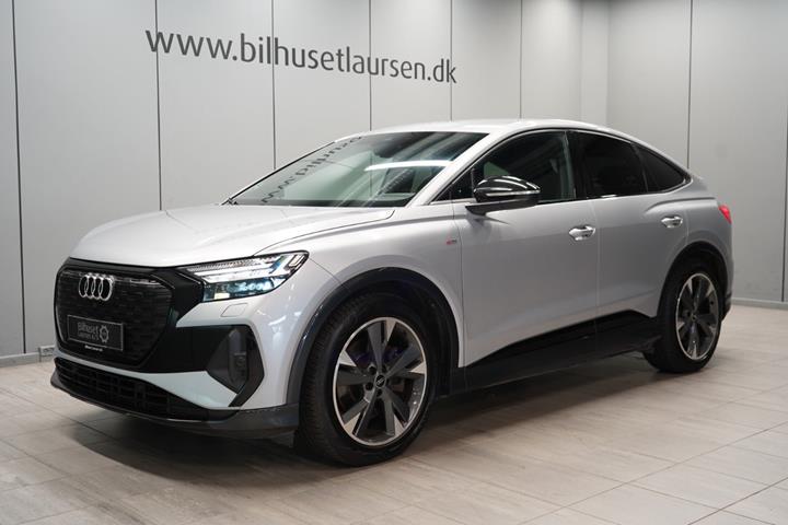Sølv Audi Q4 e-tron fra 2022