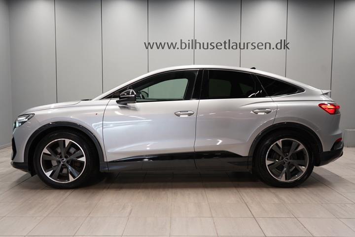 Sølv Audi Q4 e-tron fra 2022