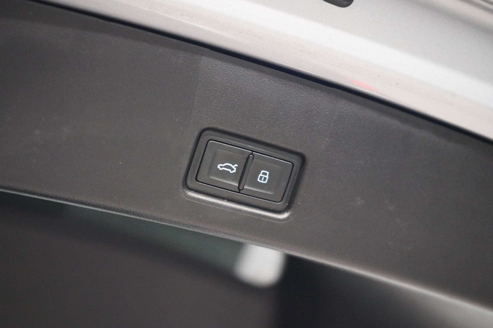 Sølv Audi Q4 e-tron fra 2022