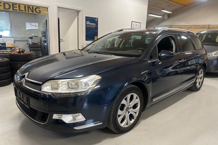 Blå Citroën C5 fra 2011 set udefra