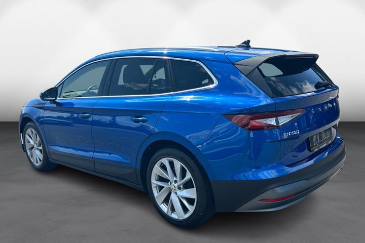 Blå Skoda Enyaq fra 2021