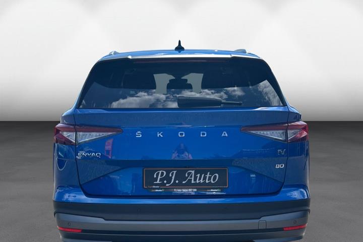 Blå Skoda Enyaq fra 2021