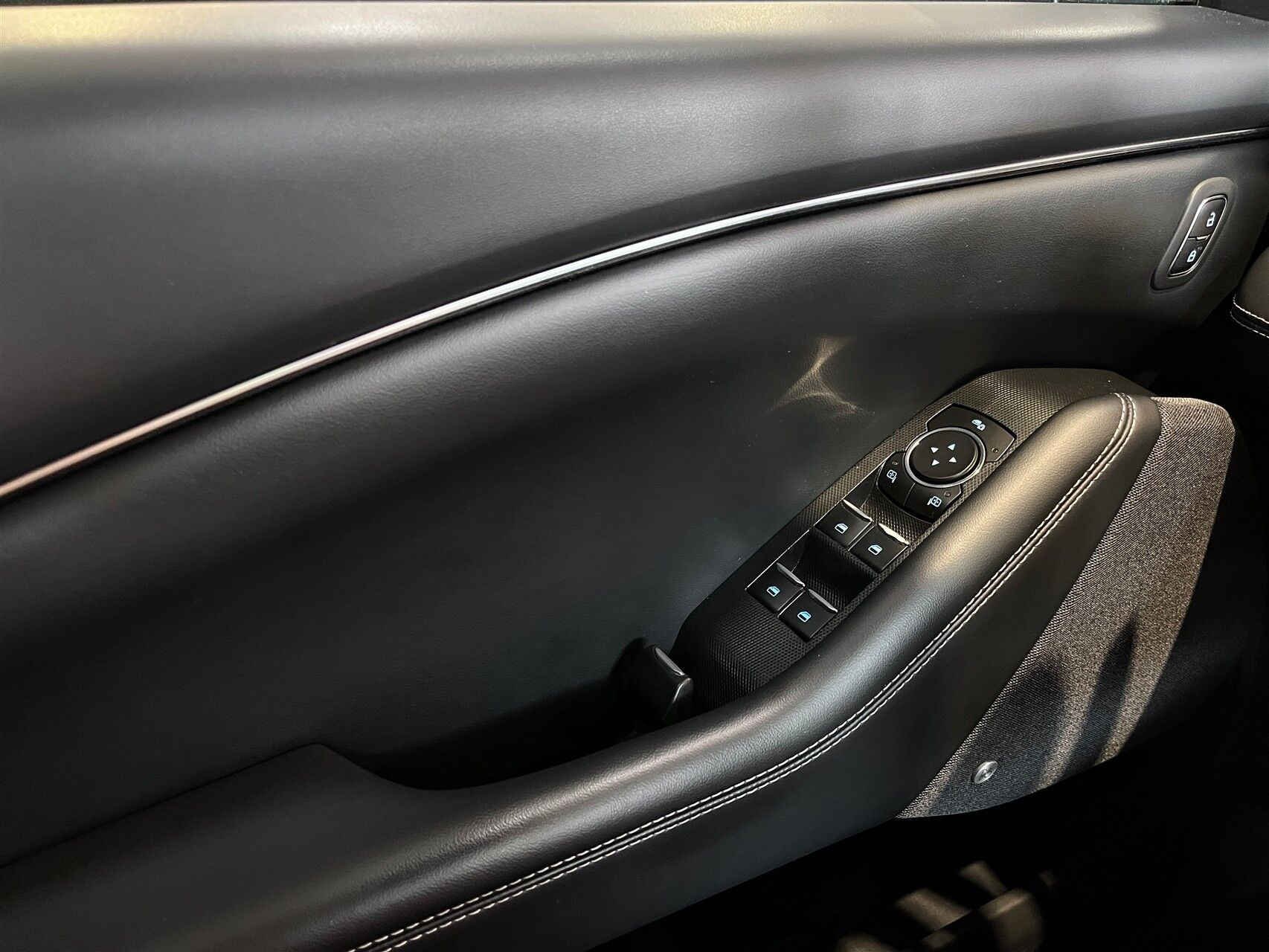 Sort Ford Mustang Mach-E fra 2022