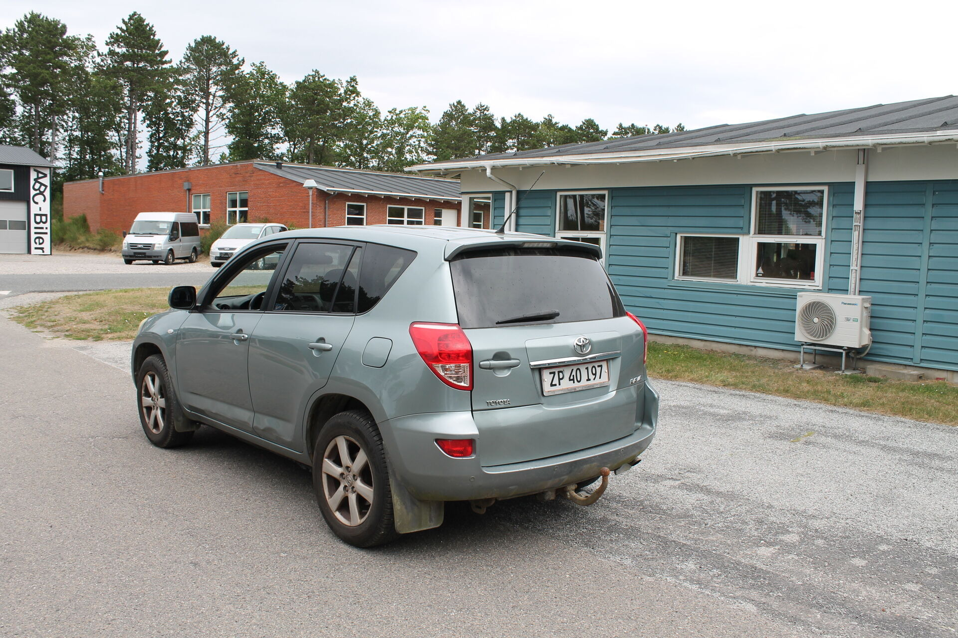 Sølv Toyota RAV4 fra 2008