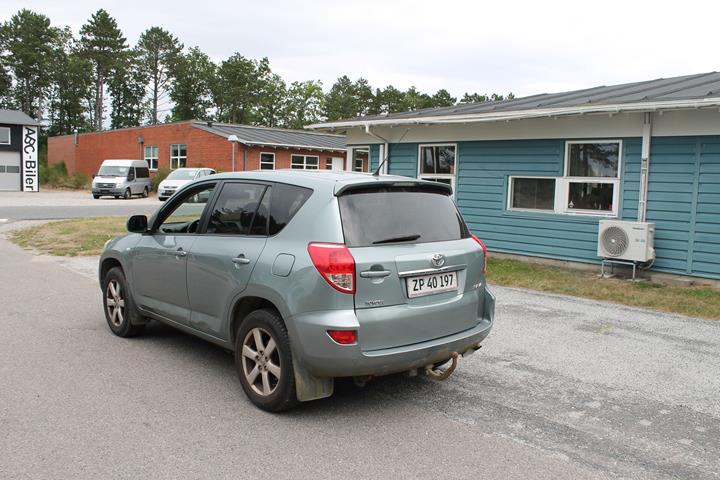 Sølv Toyota RAV4 fra 2008