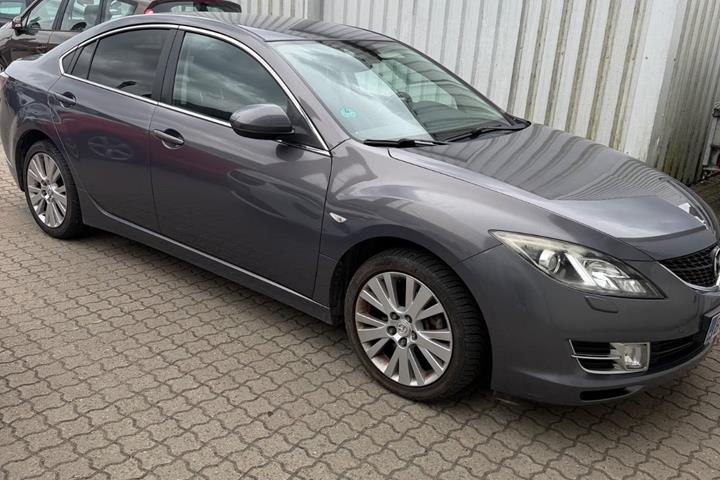 Grå Mazda 6 fra 2010 set udefra
