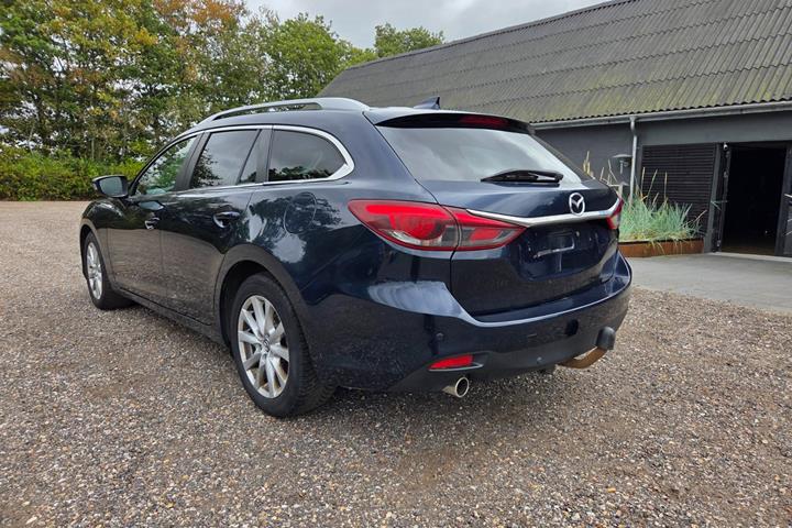 Blå Mazda 6 fra 2016