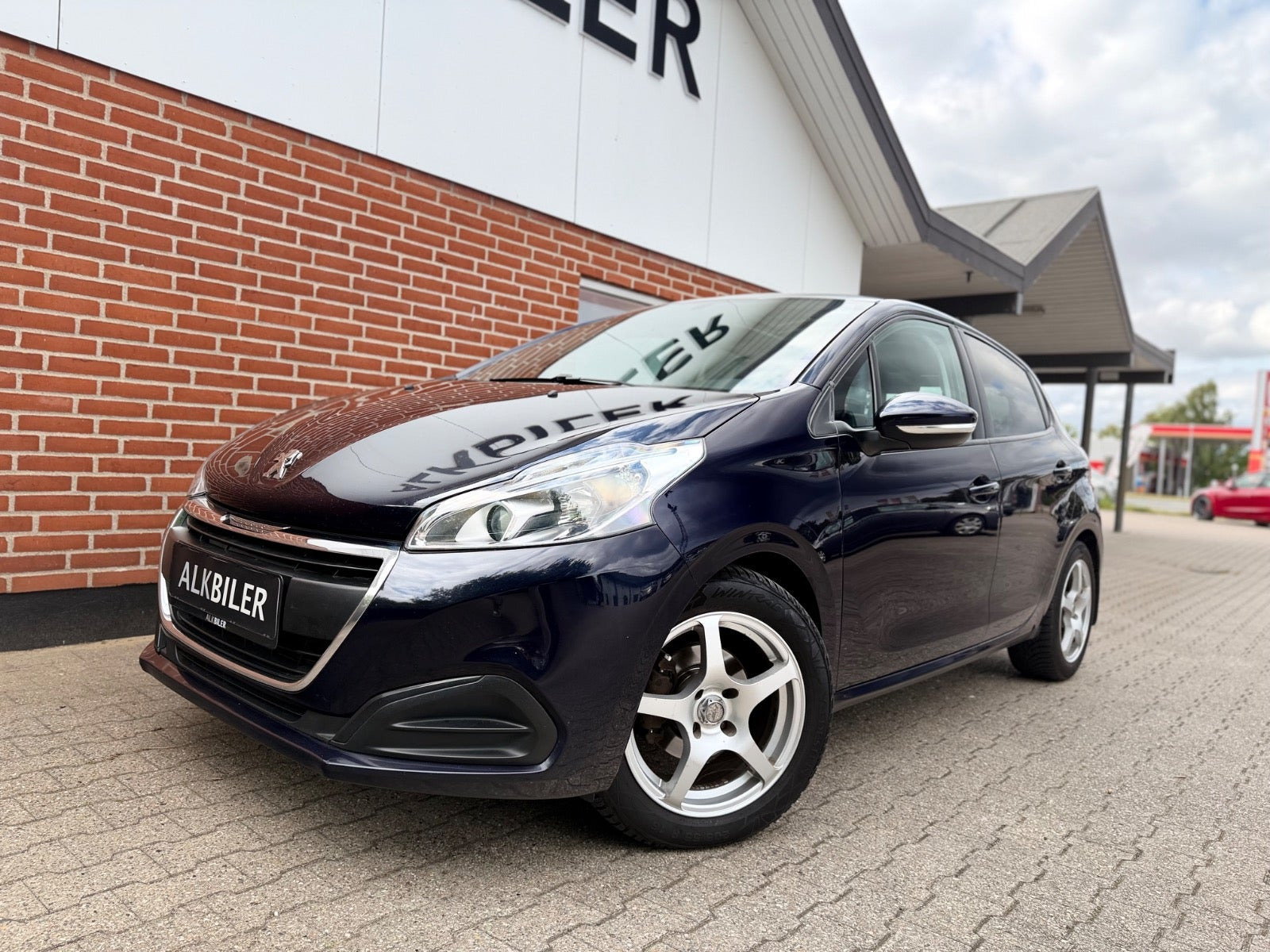 Blå Peugeot 208 fra 2016
