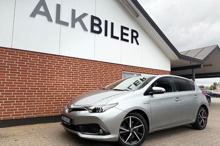 Beige Toyota Auris fra 2017