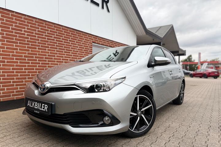 Beige Toyota Auris fra 2017