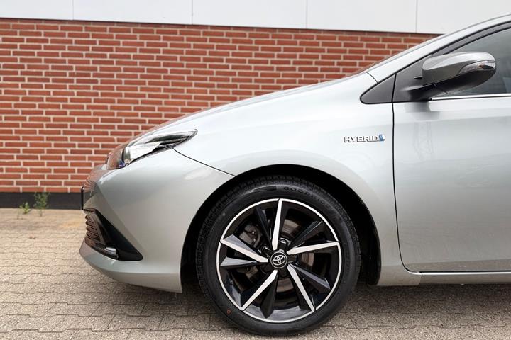 Beige Toyota Auris fra 2017