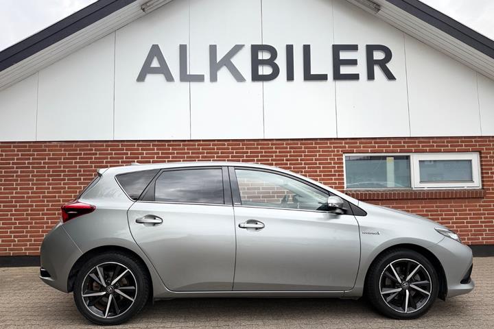 Beige Toyota Auris fra 2017