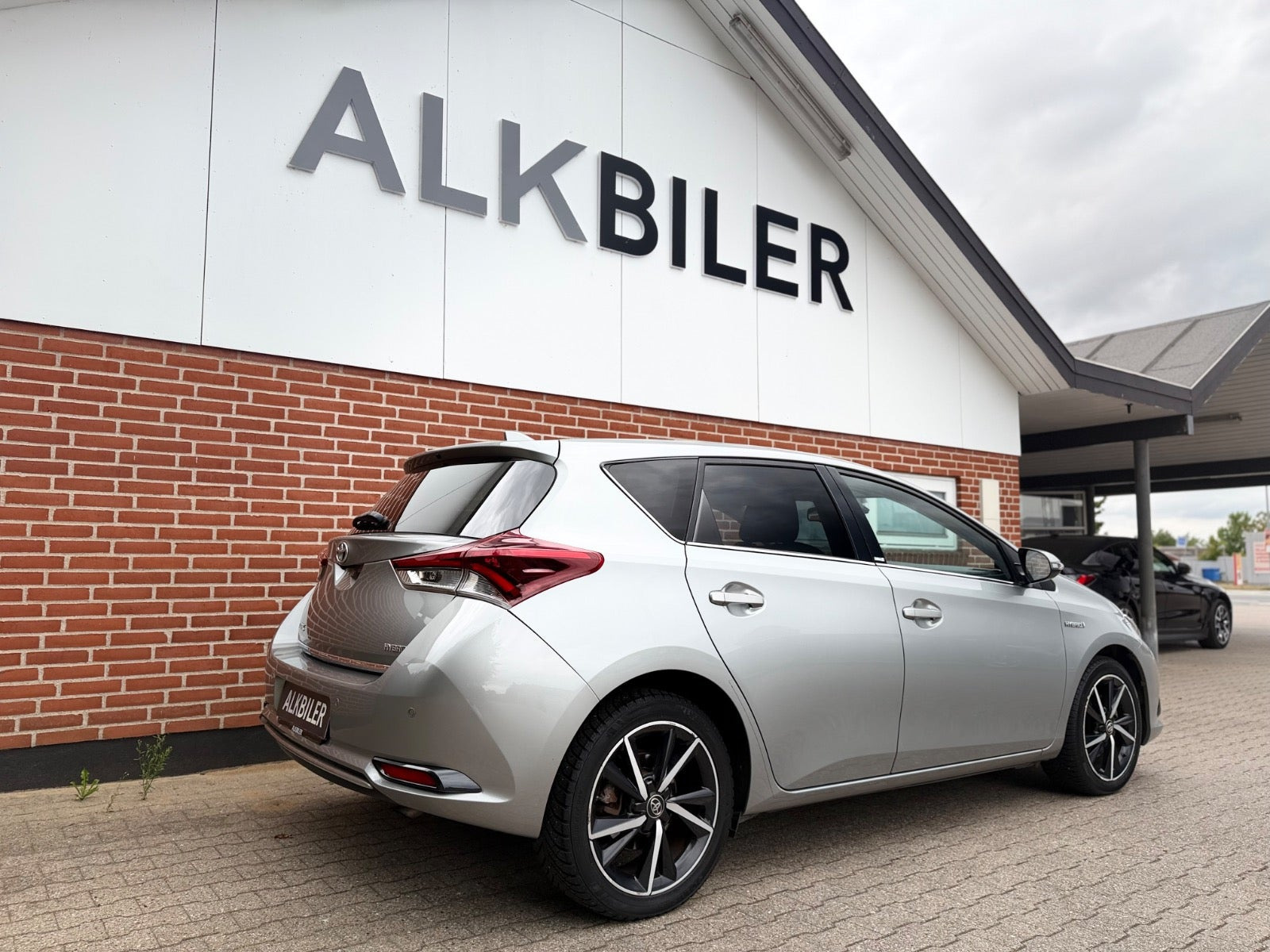 Beige Toyota Auris fra 2017