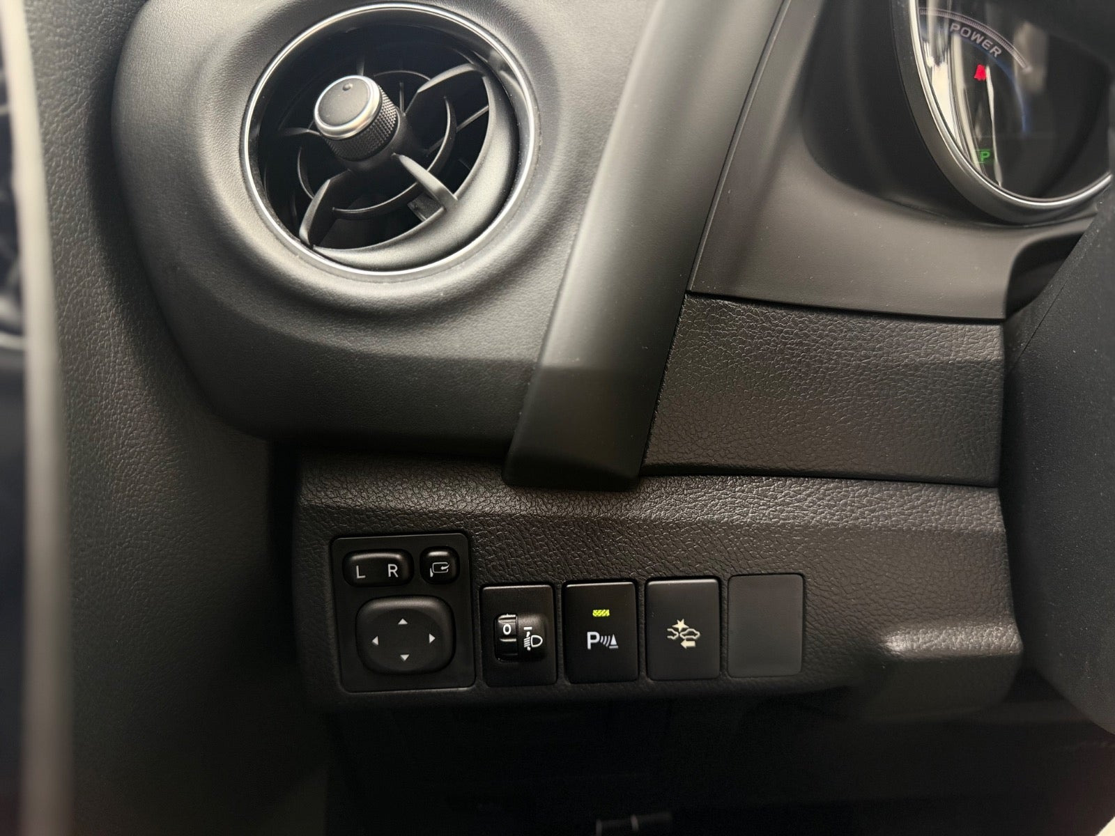Beige Toyota Auris fra 2017
