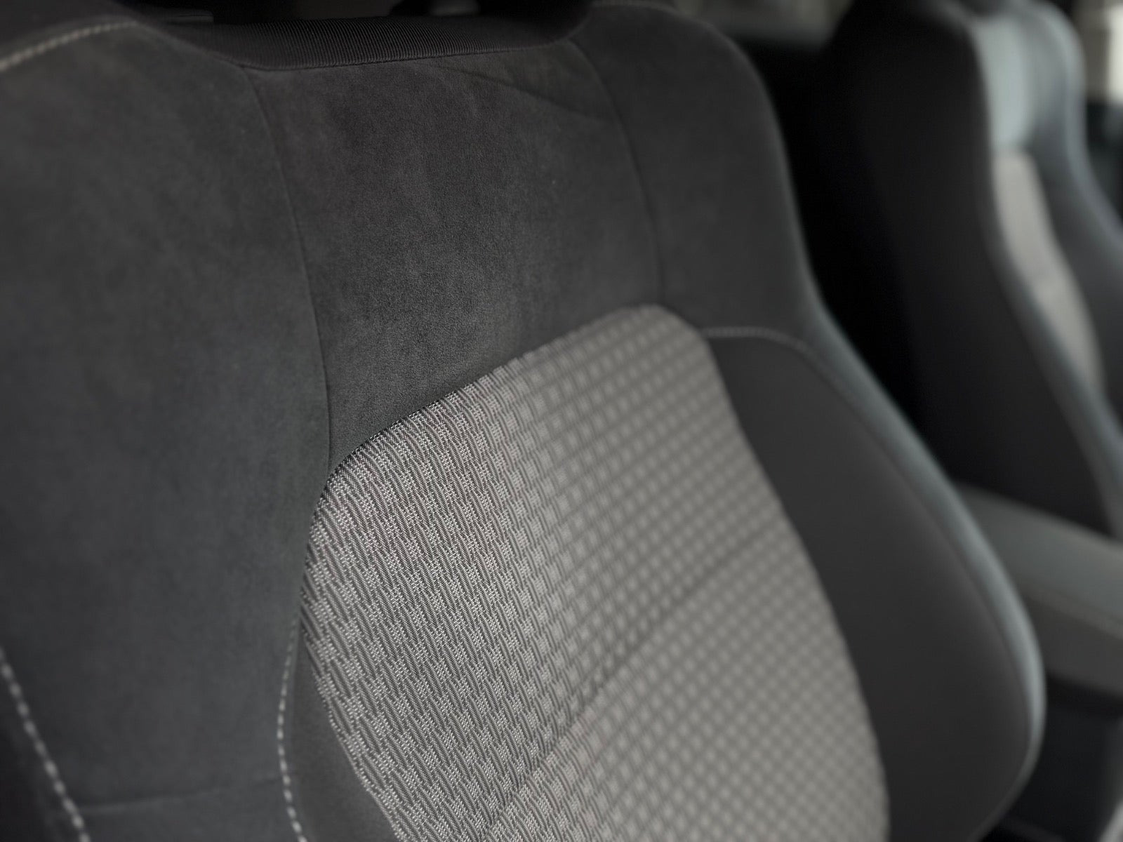 Beige Toyota Auris fra 2017