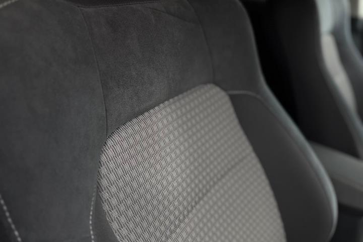 Beige Toyota Auris fra 2017