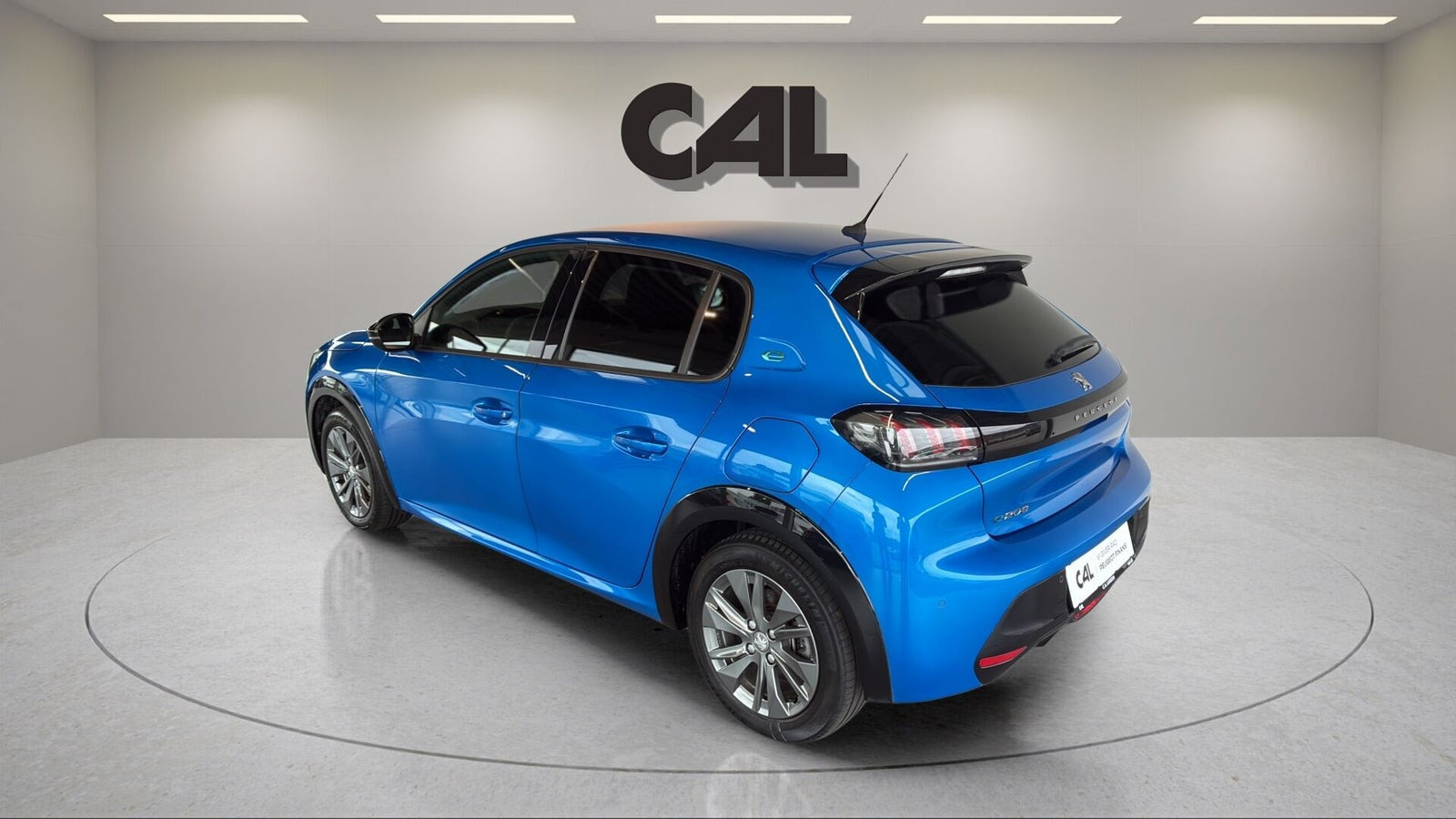 Blå Peugeot e-208 fra 2022