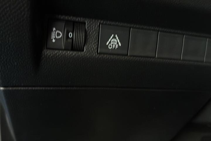 Blå Peugeot e-208 fra 2022