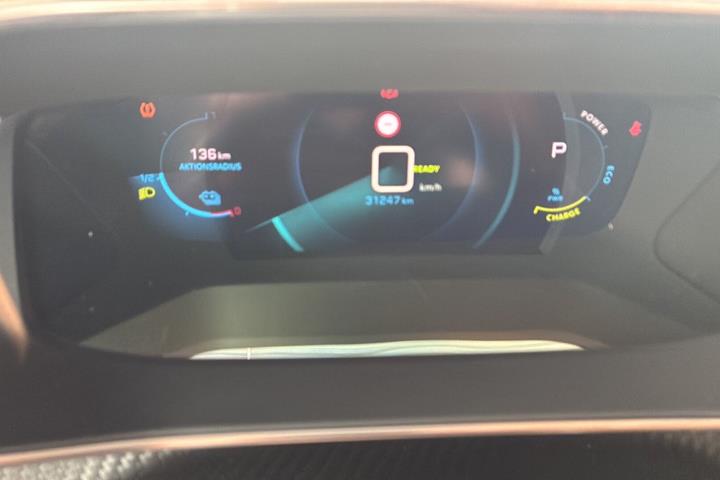 Blå Peugeot e-208 fra 2022