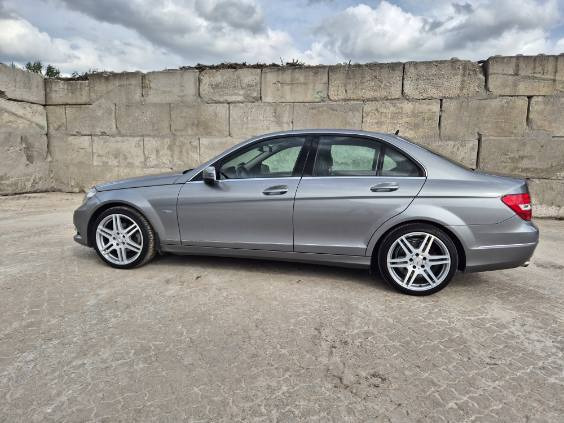 Grå Mercedes C160 fra 2011