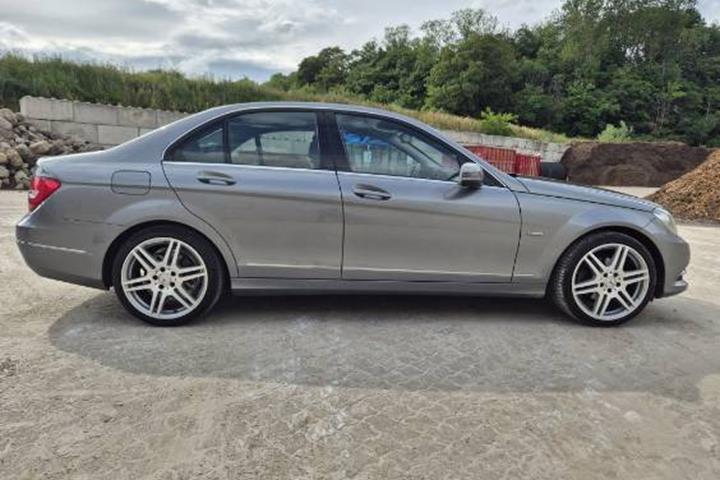 Grå Mercedes C160 fra 2011