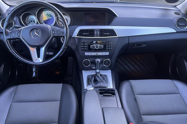 Grå Mercedes C160 fra 2011