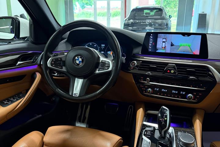 Hvid BMW 530d fra 2019